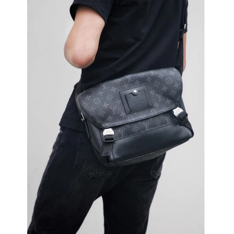 Replica bags lv Buckle fa Louis Vuitton Messenger PM Voyager