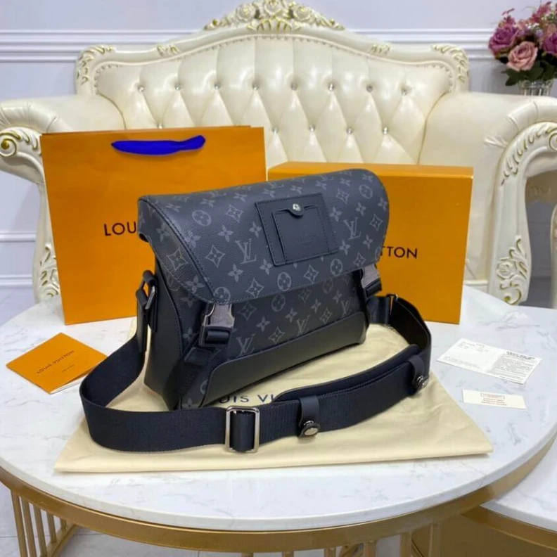 Replica bags lv Buckle fa Louis Vuitton Messenger PM Voyager