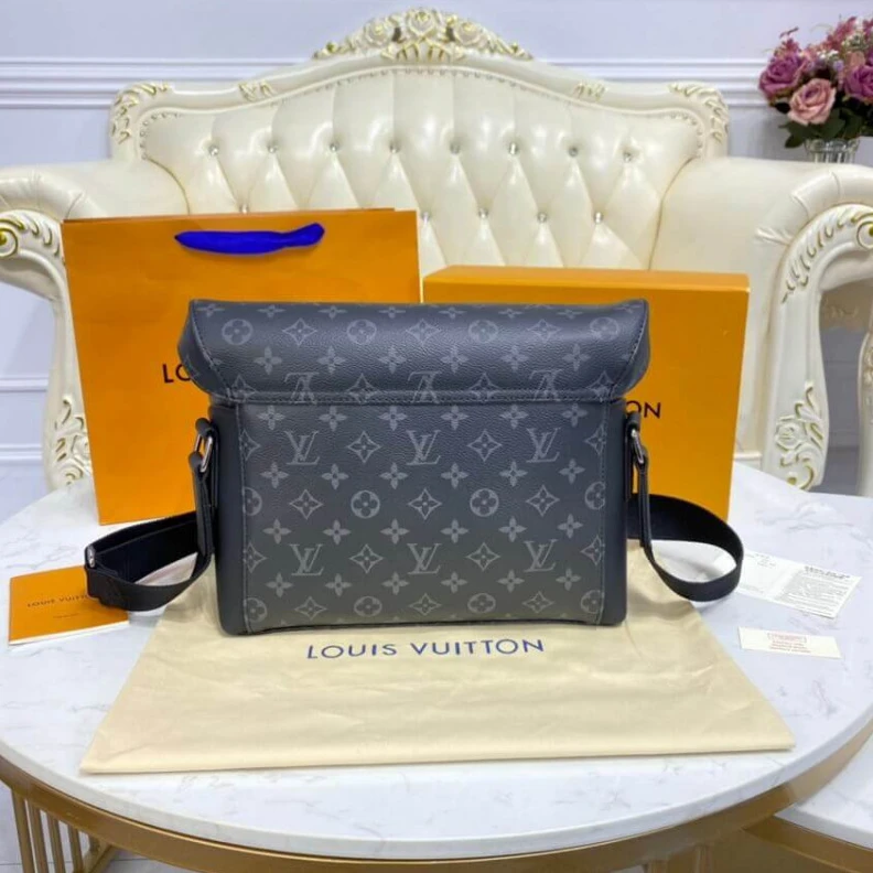 Replica bags lv Buckle fa Louis Vuitton Messenger PM Voyager