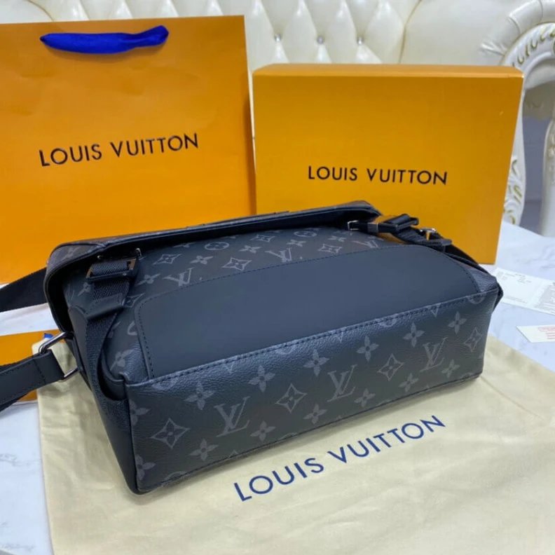 Replica bags lv Buckle fa Louis Vuitton Messenger PM Voyager
