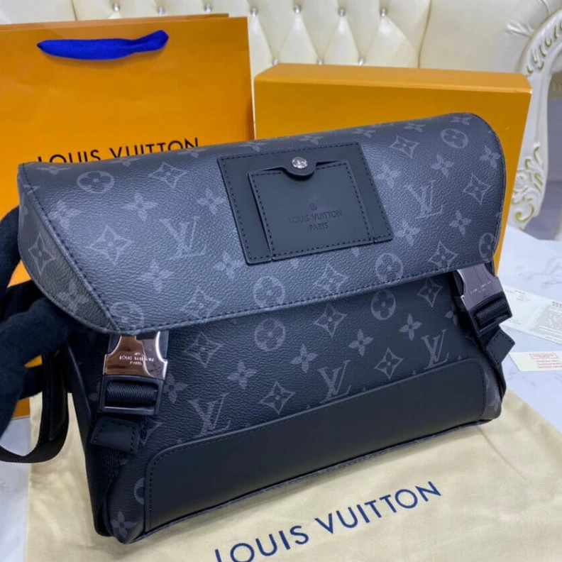 Replica bags lv Buckle fa Louis Vuitton Messenger PM Voyager