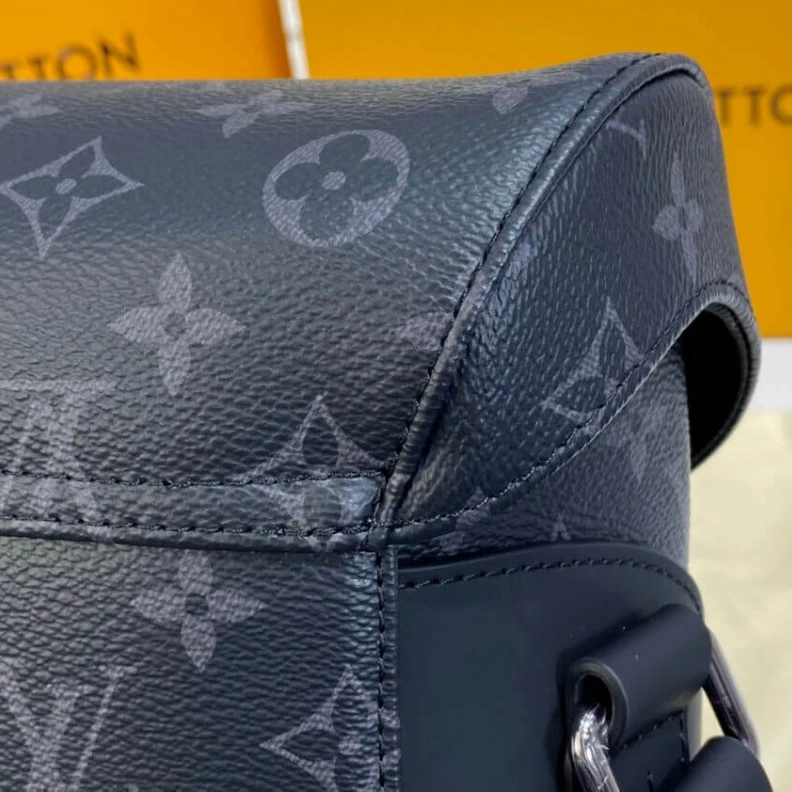 Replica bags lv Buckle fa Louis Vuitton Messenger PM Voyager