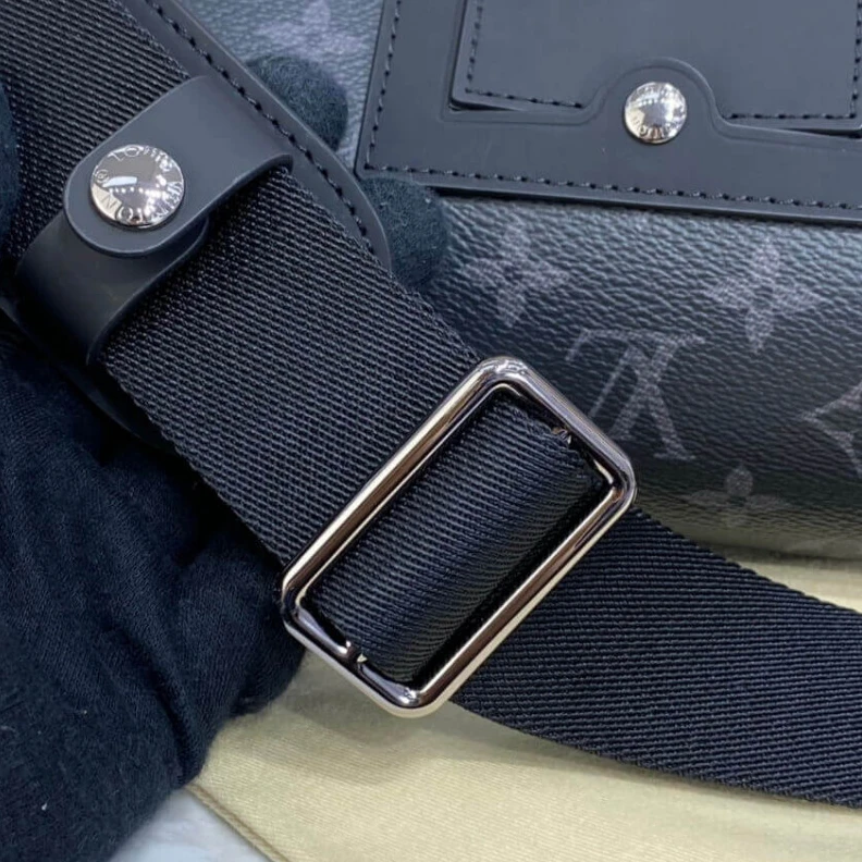 Replica bags lv Buckle fa Louis Vuitton Messenger PM Voyager