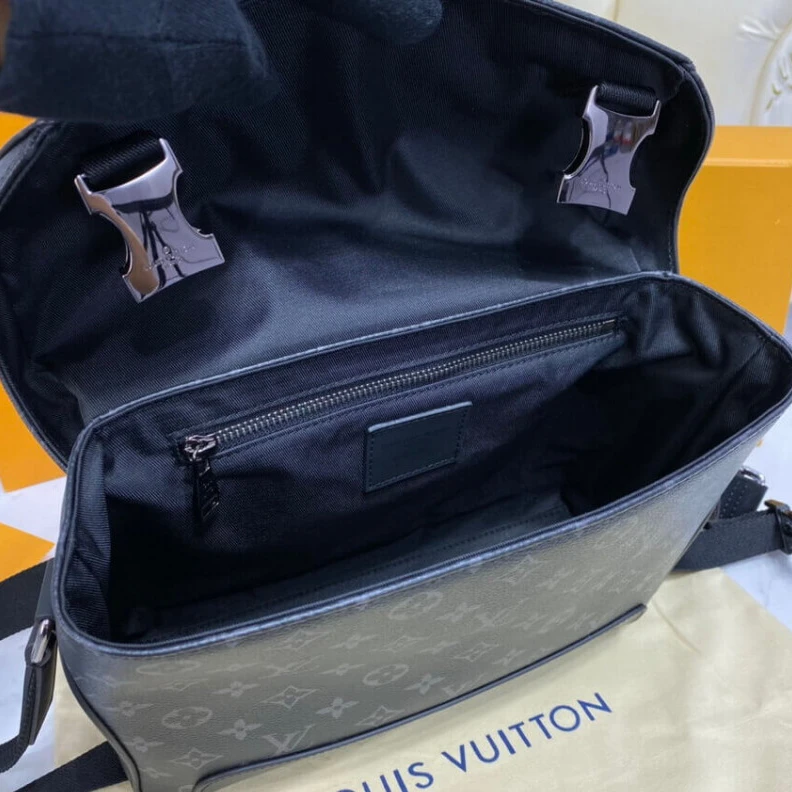Replica bags lv Buckle fa Louis Vuitton Messenger PM Voyager