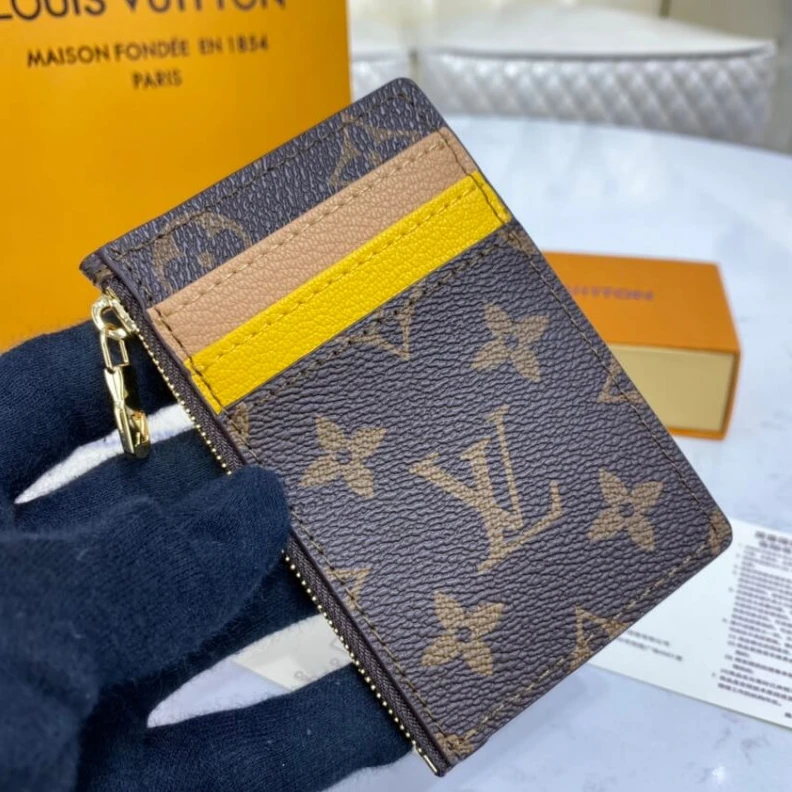 Mythick ru Flat comp Louis Vuitton Mickey Mouse Coin & Card Holder
