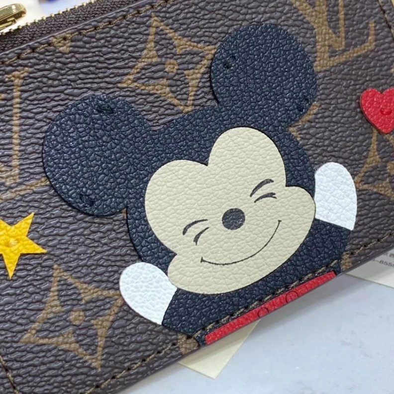 Mythick ru Flat comp Louis Vuitton Mickey Mouse Coin & Card Holder