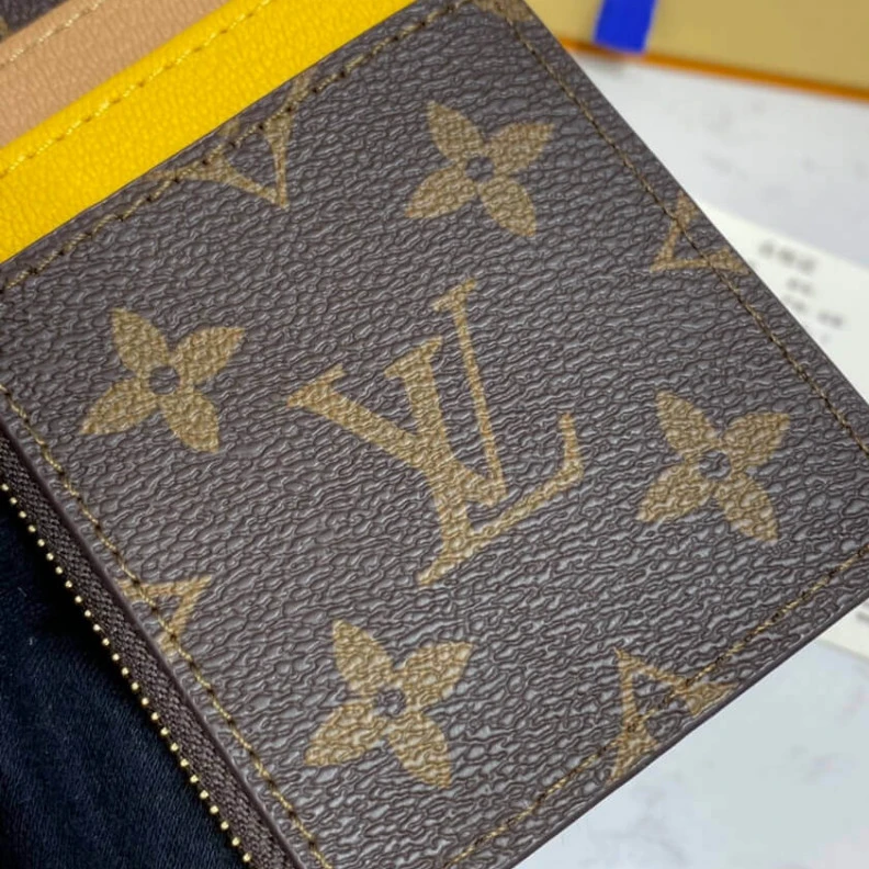 Mythick ru Flat comp Louis Vuitton Mickey Mouse Coin & Card Holder