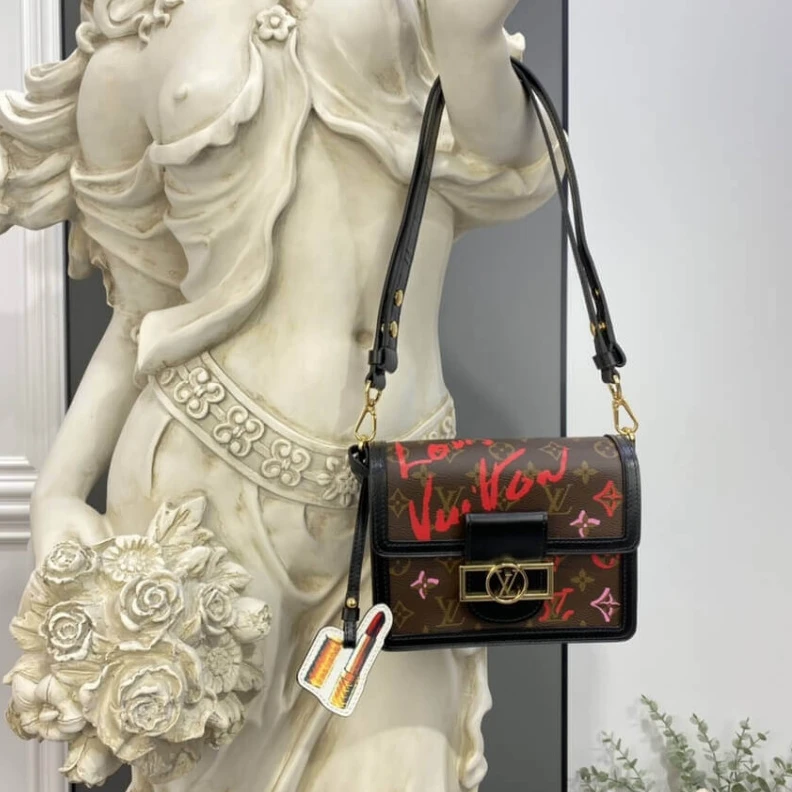 Mythick.ru Monogram Louis Vuitton Mini Dauphine