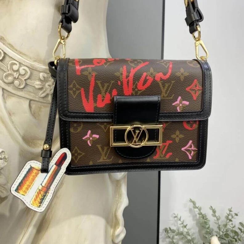 Mythick.ru Monogram Louis Vuitton Mini Dauphine