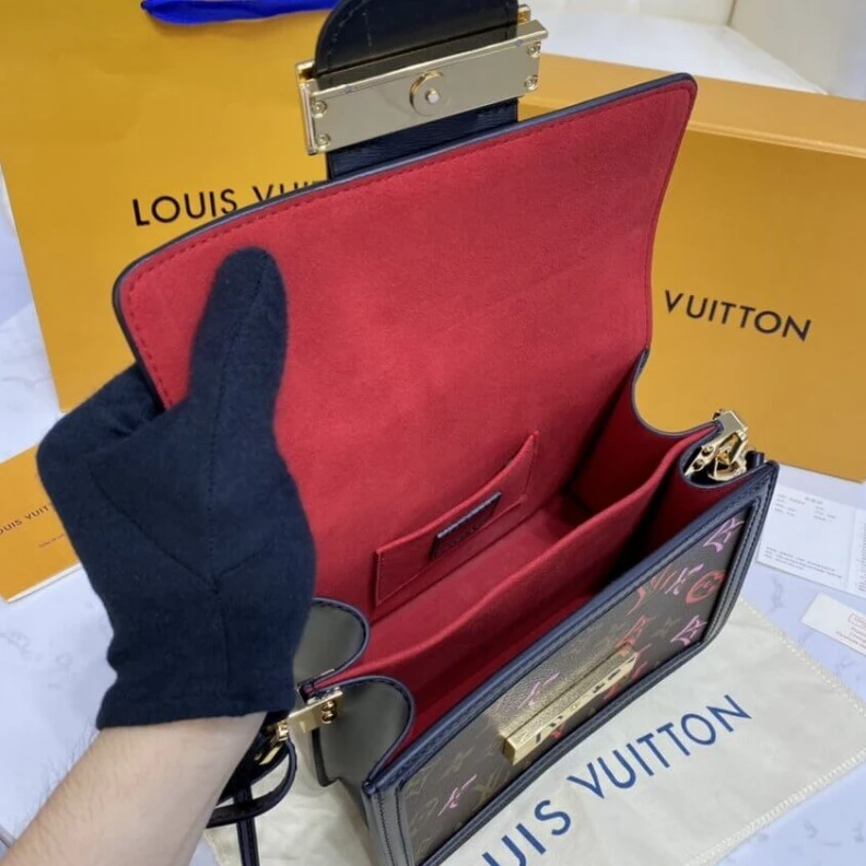 Mythick.ru Monogram Louis Vuitton Mini Dauphine