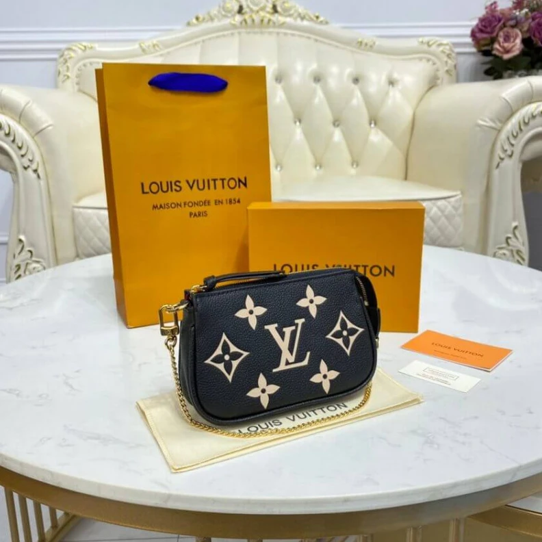 Mythick ru Black Cre Louis Vuitton Mini Pochette Accessoires Black