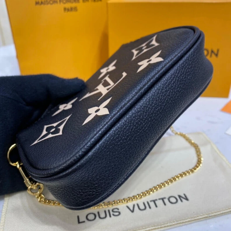 Mythick ru Black Cre Louis Vuitton Mini Pochette Accessoires Black