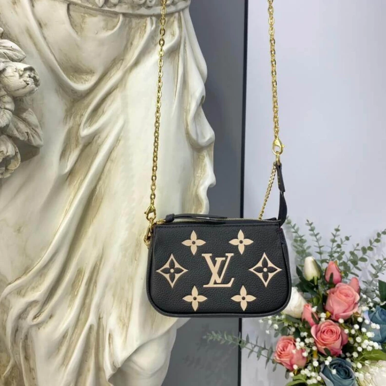 Mythick ru Black Cre Louis Vuitton Mini Pochette Accessoires Black