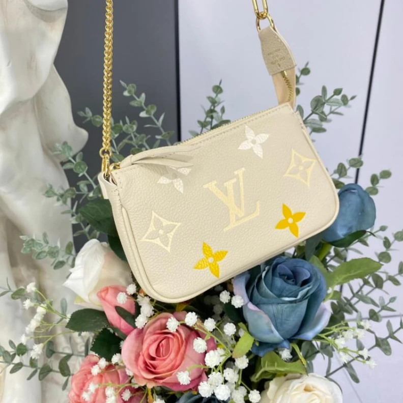 15.5 x 10 Louis Vuitton Mini Pochette Accessoires Cream