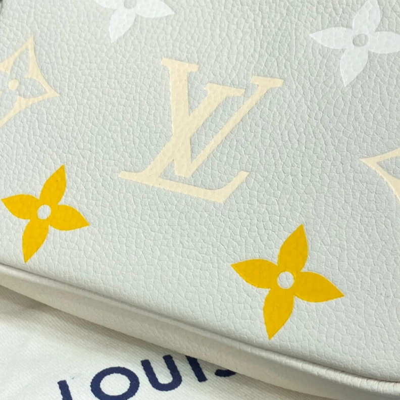 Louis vuitton locations 15.5 x 10 Louis Vuitton Mini Pochette Accessoires Cream