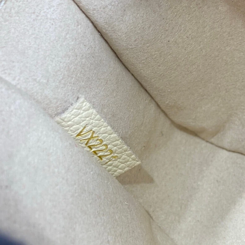Louis vuitton locations 15.5 x 10 Louis Vuitton Mini Pochette Accessoires Cream