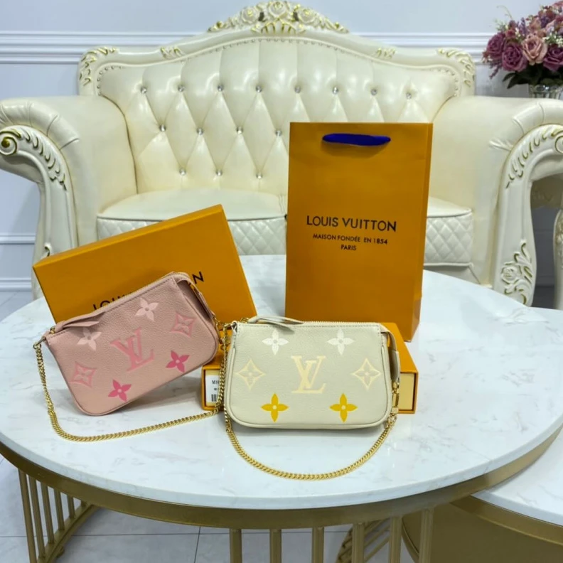 Louis vuitton locations 15.5 x 10 Louis Vuitton Mini Pochette Accessoires Cream