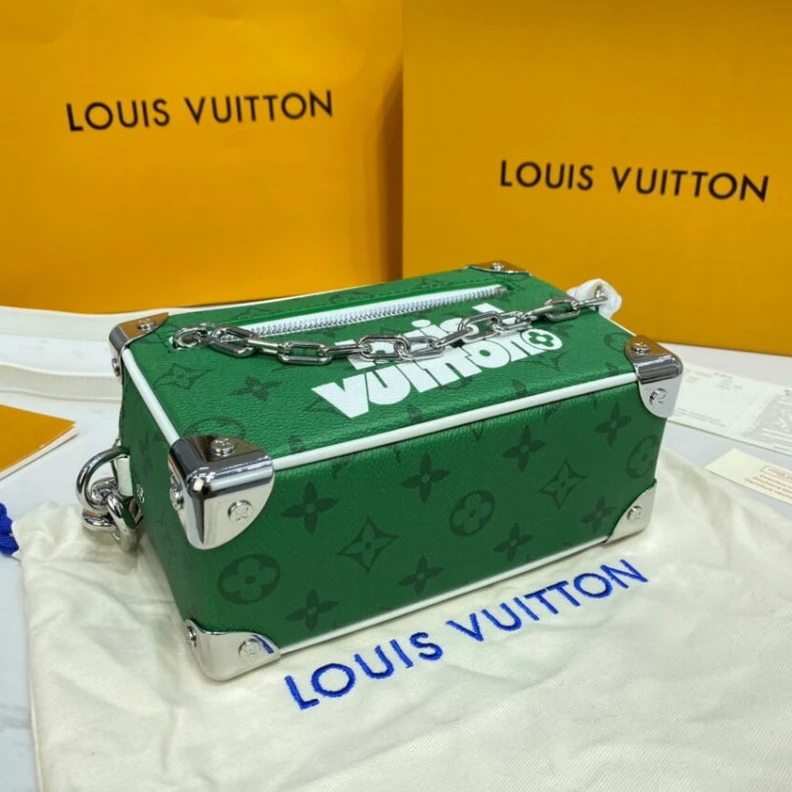 Mythick.ru Outside z Louis Vuitton Mini Soft Trunk Green