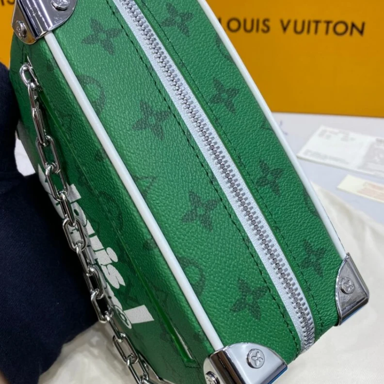 Mythick.ru Outside z Louis Vuitton Mini Soft Trunk Green