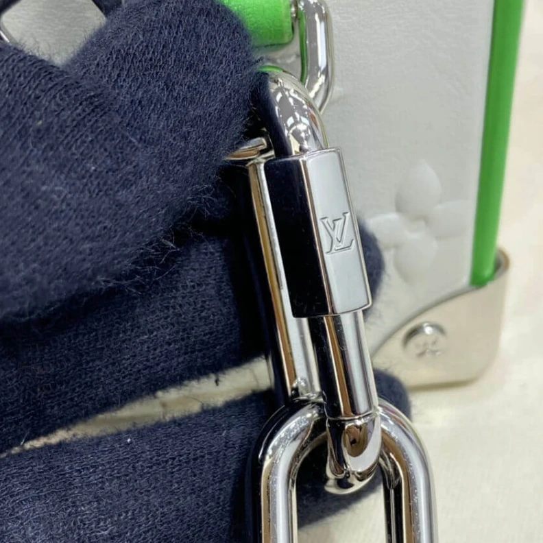 Replica bags Strap Dro Louis Vuitton Mini Soft Trunk White