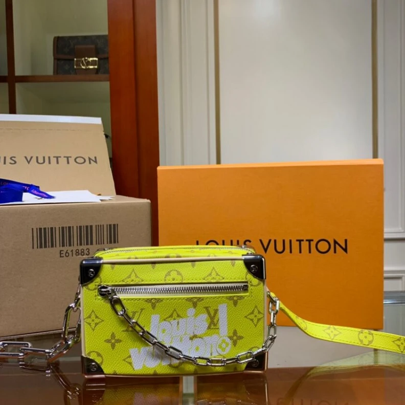 Strap dro Louis Vuitton Mini Soft Trunk Yellow