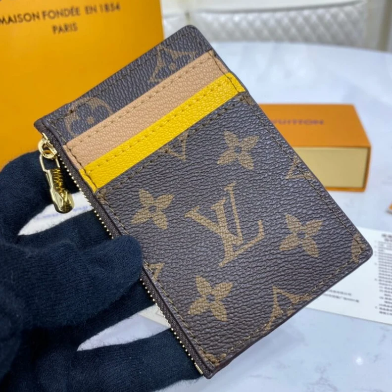 Louis vuitton locations 4 creditc Louis Vuitton Minnie Mouse Coin & Card Holder