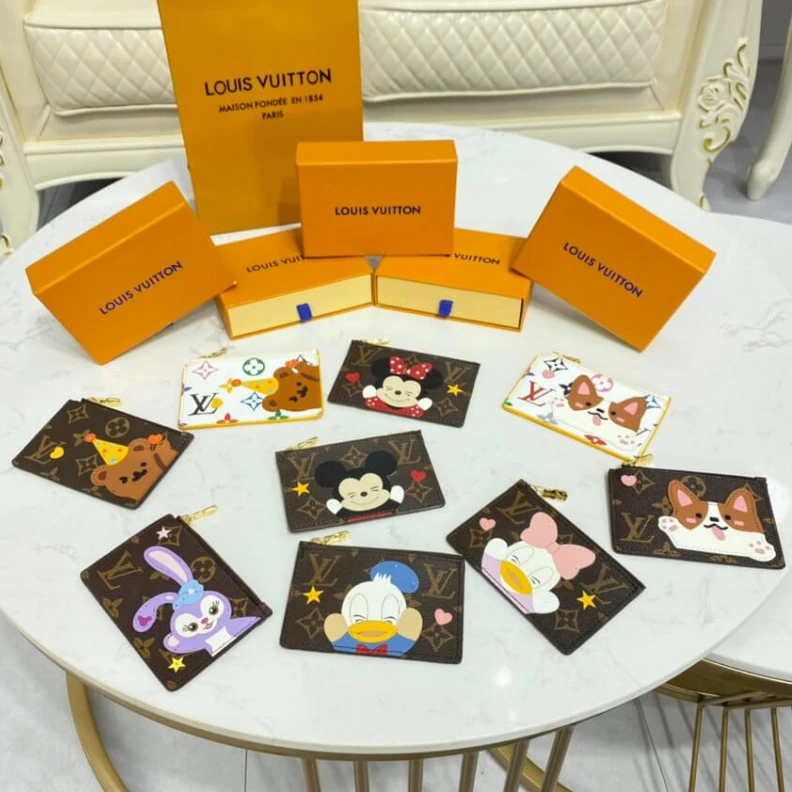 Louis vuitton locations 4 creditc Louis Vuitton Minnie Mouse Coin & Card Holder