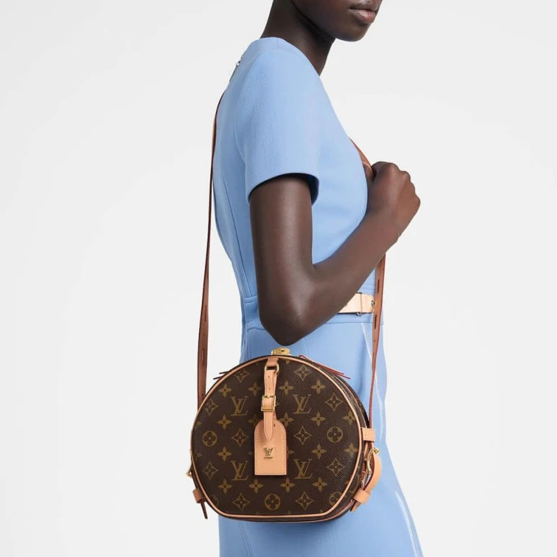 Mythick ru Outside f LV Monogram Boite Chapeau Souple MM