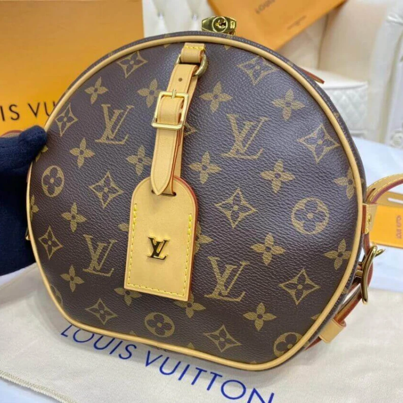 Mythick ru Outside f LV Monogram Boite Chapeau Souple MM