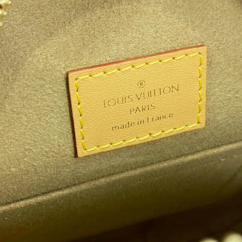 Mythick ru Outside f LV Monogram Boite Chapeau Souple MM
