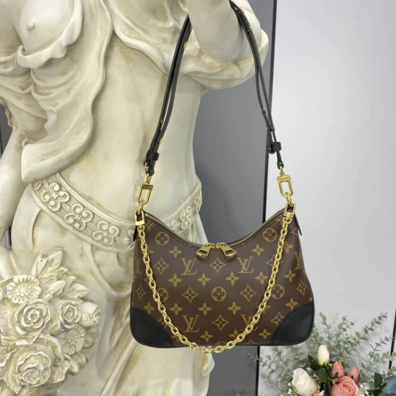 Top lv 4 leather Louis Vuitton Monogram Boulogne Black