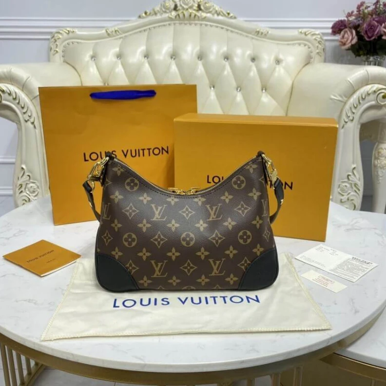 Top lv 4 leather Louis Vuitton Monogram Boulogne Black