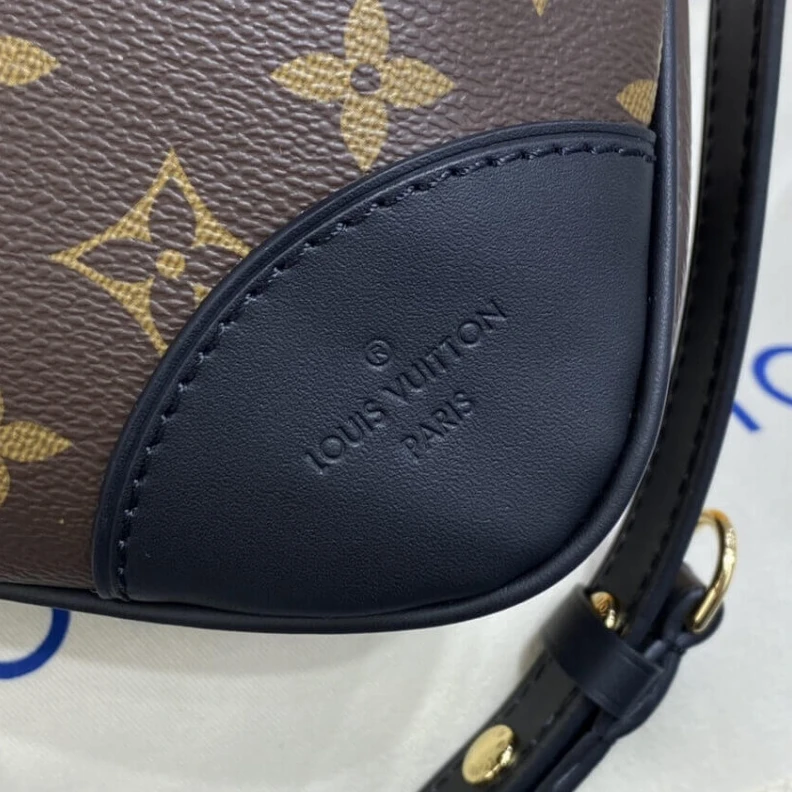 Top lv 4 leather Louis Vuitton Monogram Boulogne Black