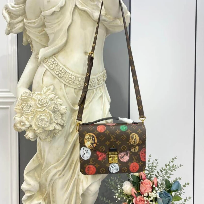 Replica bags Monogram Louis Vuitton Monogram Cameo Printed Pochette Metis M59257