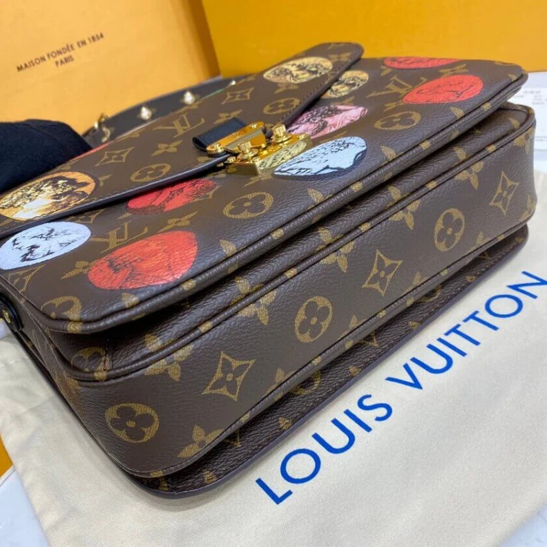 Replica bags Monogram Louis Vuitton Monogram Cameo Printed Pochette Metis M59257