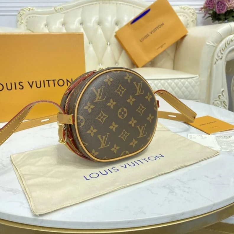 Mythick ru Strap dro LV Monogram Canvas Boite Chapeau Souple PM