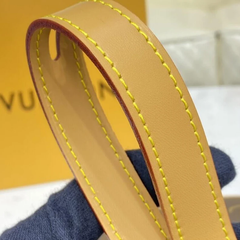 Mythick ru Strap dro LV Monogram Canvas Boite Chapeau Souple PM