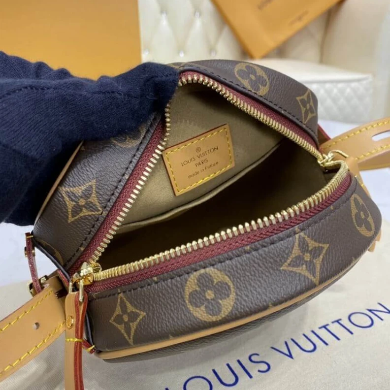 Mythick ru Strap dro LV Monogram Canvas Boite Chapeau Souple PM