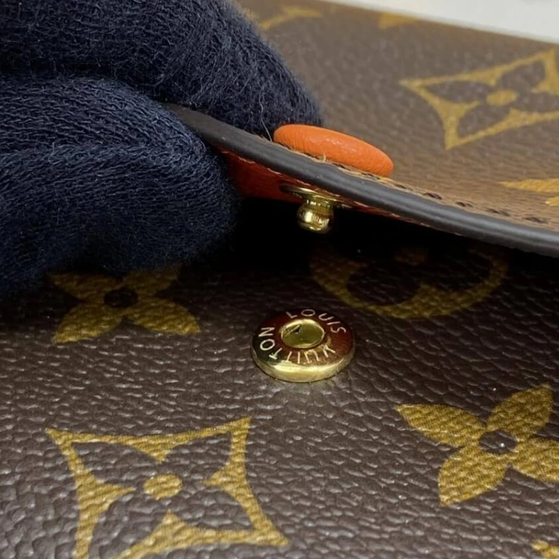 Mythick 4 credit Louis Vuitton Monogram Canvas Emilie Wallet Orange