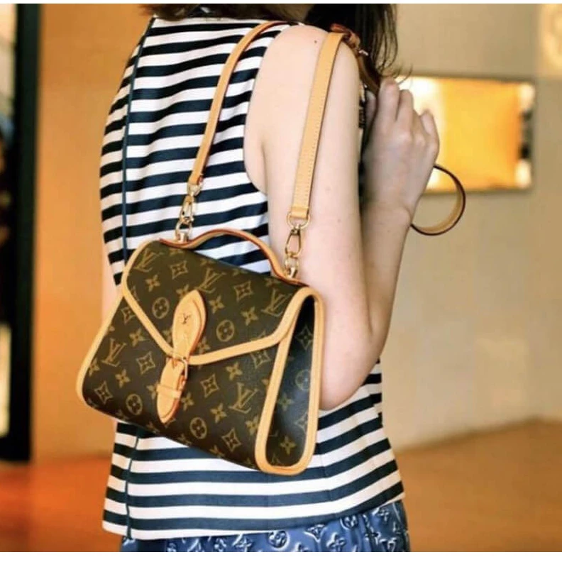 Mythick ru Top handl Louis Vuitton Monogram Canvas Ivy Bag