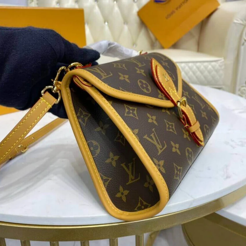 Mythick ru Top handl Louis Vuitton Monogram Canvas Ivy Bag