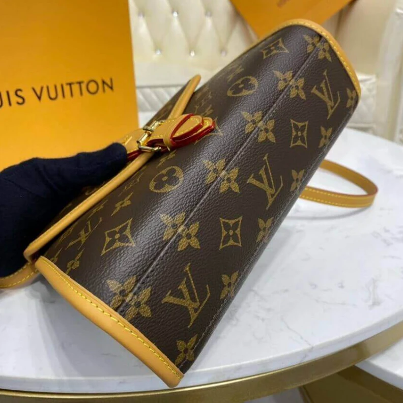 Mythick ru Top handl Louis Vuitton Monogram Canvas Ivy Bag