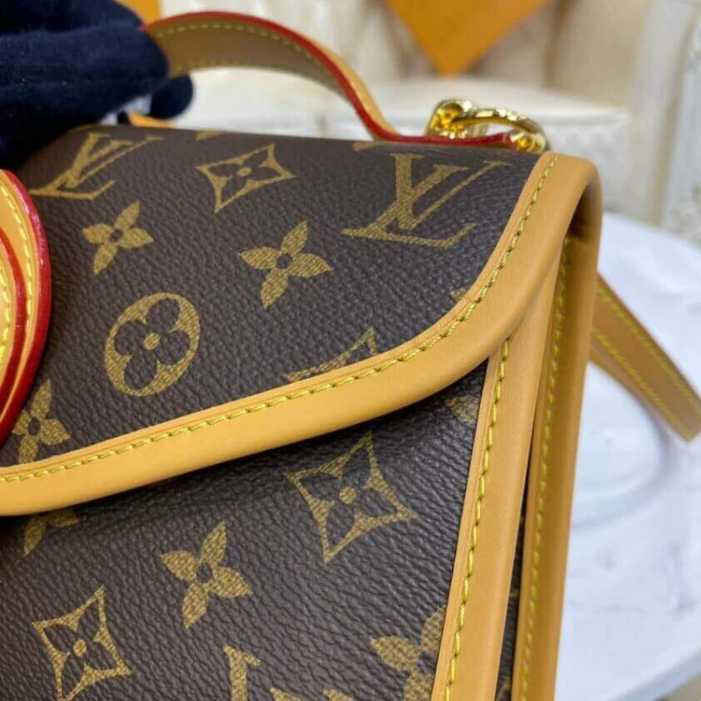 Mythick ru Top handl Louis Vuitton Monogram Canvas Ivy Bag