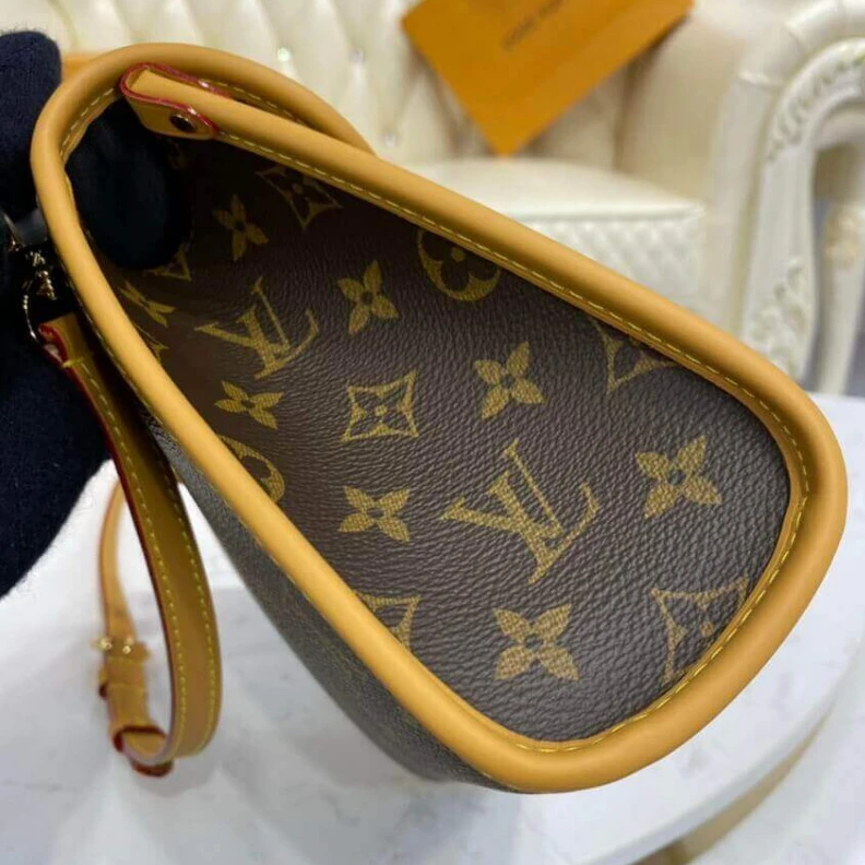 Mythick ru Top handl Louis Vuitton Monogram Canvas Ivy Bag