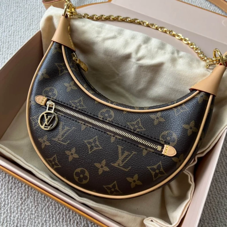 Mythick.ru Strap dro Louis Vuitton Monogram Canvas Loop Bag