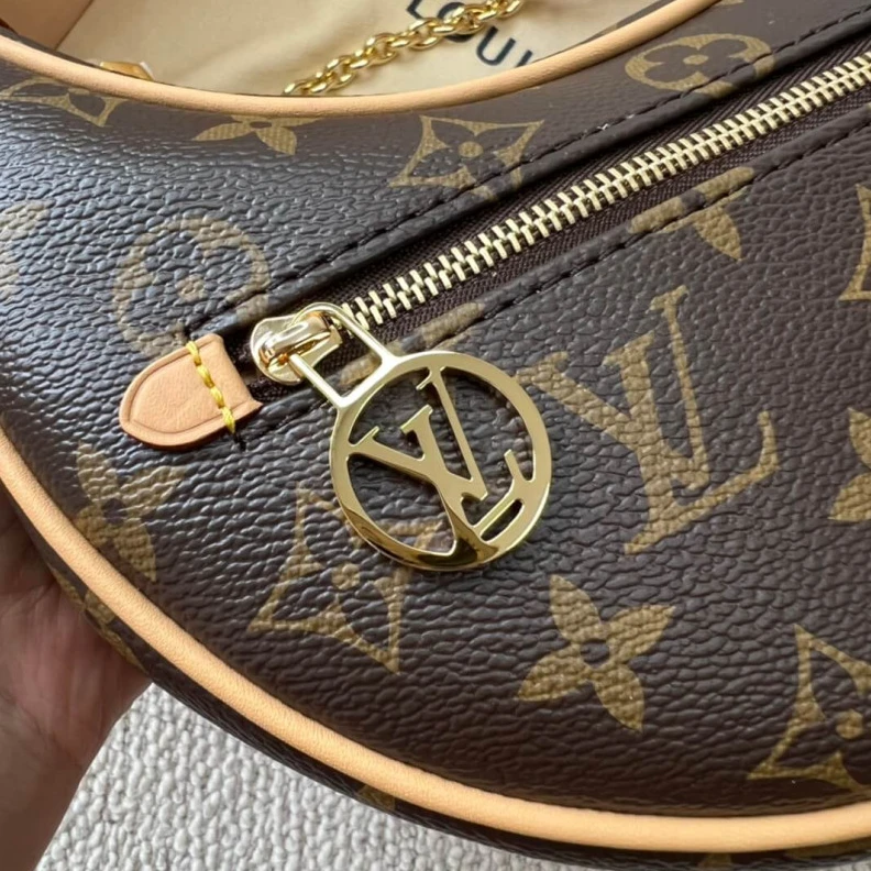 Mythick.ru Strap dro Louis Vuitton Monogram Canvas Loop Bag