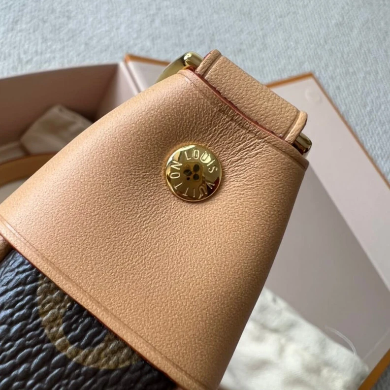 Mythick.ru Strap dro Louis Vuitton Monogram Canvas Loop Bag