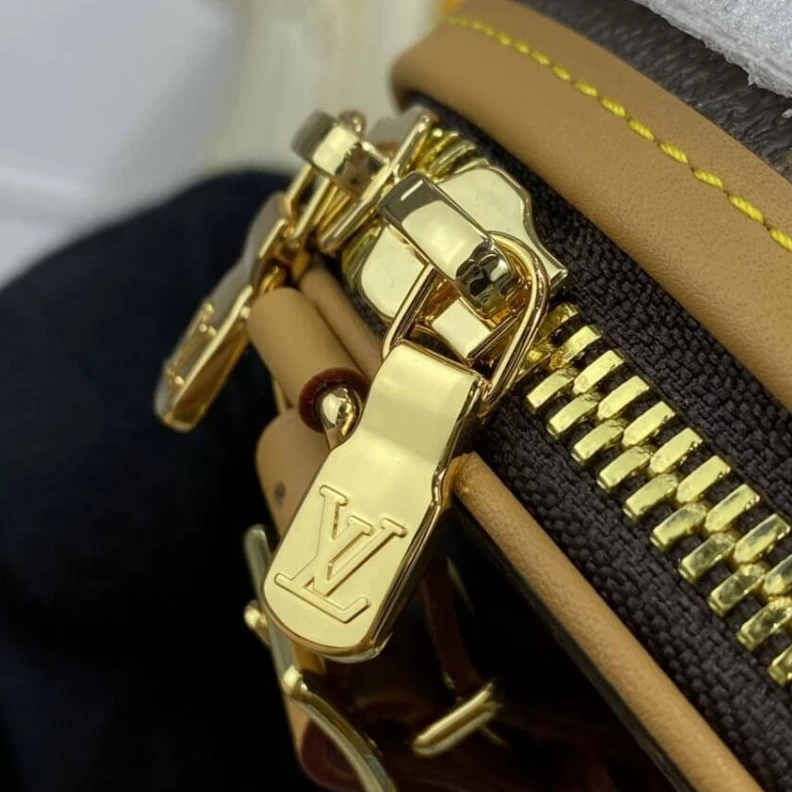 Mythick Belt loop LV Monogram Canvas Mini Boite Chapeau