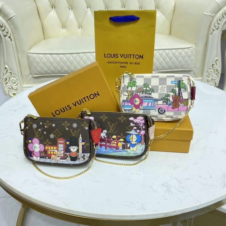 Top lv Chain dro Louis Vuitton Monogram Canvas Mini Pochette Accessoires