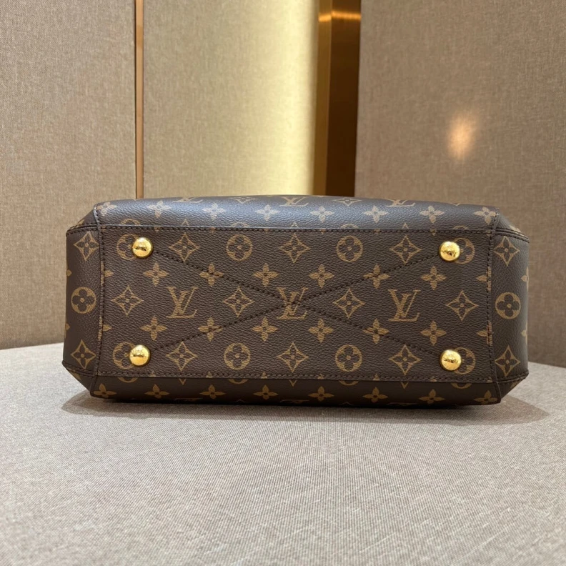 Top lv Strap:Rem Louis Vuitton Monogram Canvas Montaigne MM